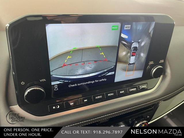 Photo of 2022 Blue / Black Nissan Rogue