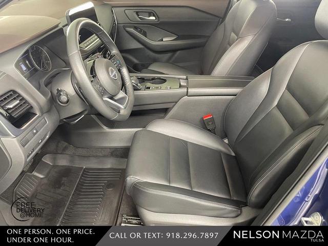 Photo of 2022 Blue / Black Nissan Rogue