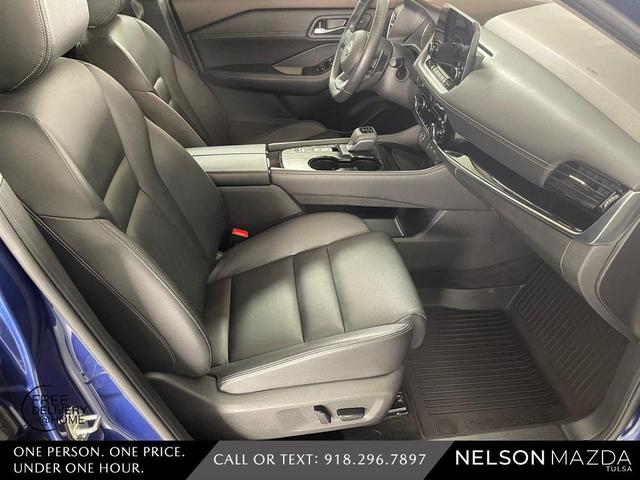 Photo of 2022 Blue / Black Nissan Rogue