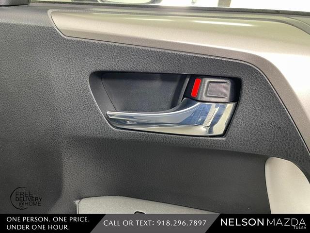 Photo of 2017 Gray Toyota RAV4 Hybrid