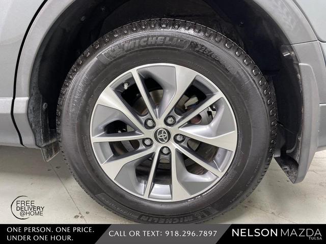 Photo of 2017 Gray Toyota RAV4 Hybrid