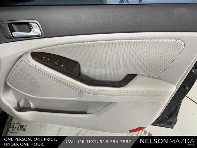 Photo of 2014 Ebony Black Kia Optima