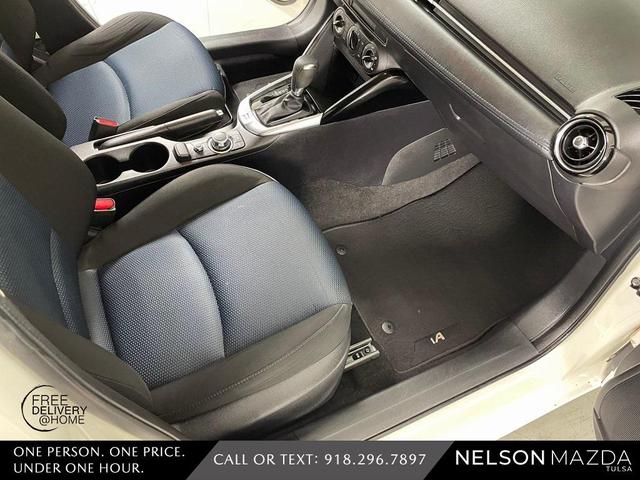 Photo of 2018 White Toyota Yaris iA