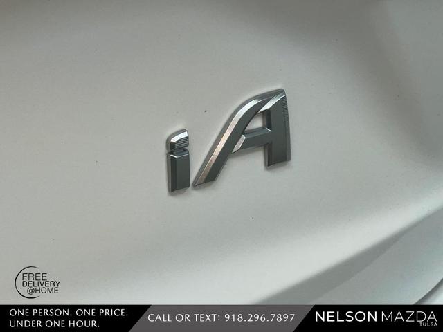 Photo of 2018 White Toyota Yaris iA