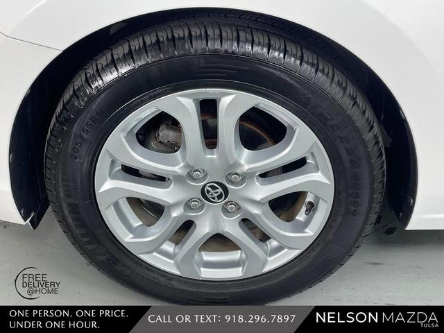 Photo of 2018 White Toyota Yaris iA