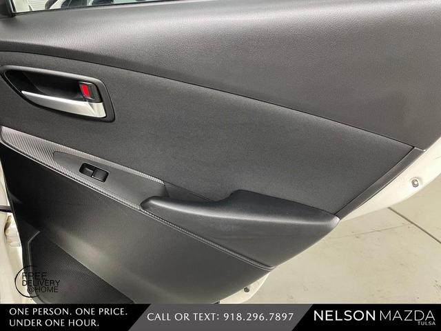 Photo of 2018 White Toyota Yaris iA