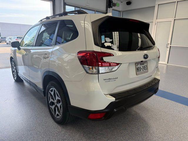 Photo of 2020 Crystal White Pearl Subaru Forester