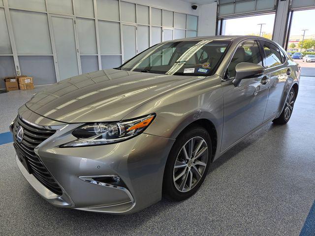 Photo of 2016 Atomic Silver Lexus ES 300h