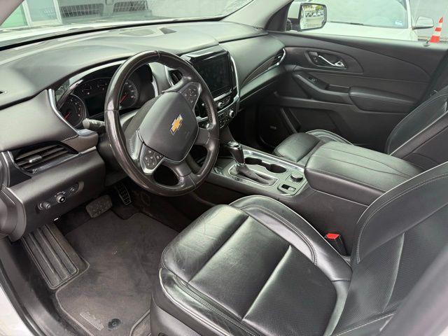 Photo of 2020 Iridescent Pearl Tricoat Chevrolet Traverse