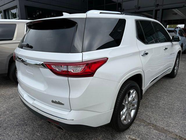 Photo of 2020 Iridescent Pearl Tricoat Chevrolet Traverse