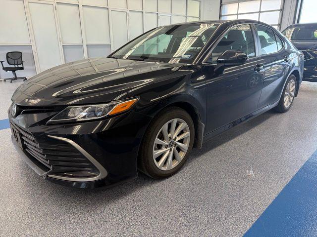 Photo of 2024 Midnight Black Metallic Toyota Camry