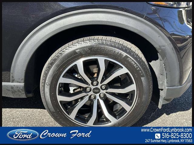 Photo of 2022 Agate Black Metallic Ford Explorer