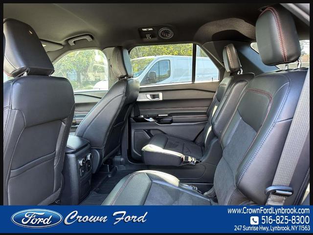 Photo of 2022 Agate Black Metallic Ford Explorer