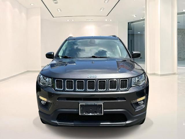 Photo of 2018 Granite Crystal Clearcoat Metallic Jeep Compass
