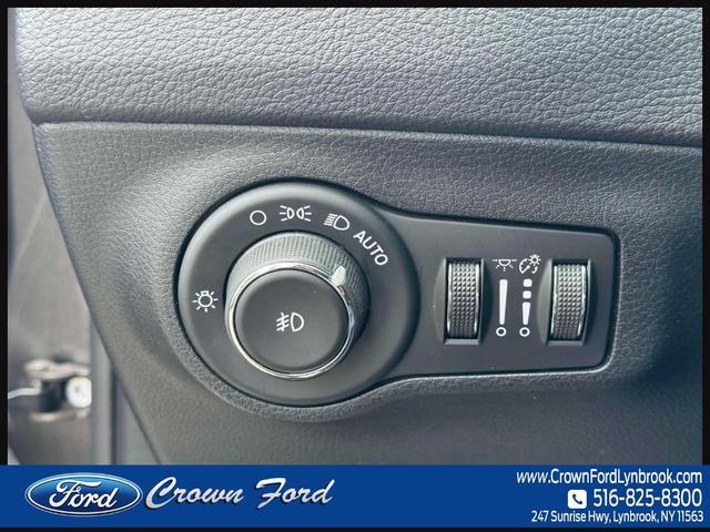 Photo of 2018 Granite Crystal Clearcoat Metallic Jeep Compass