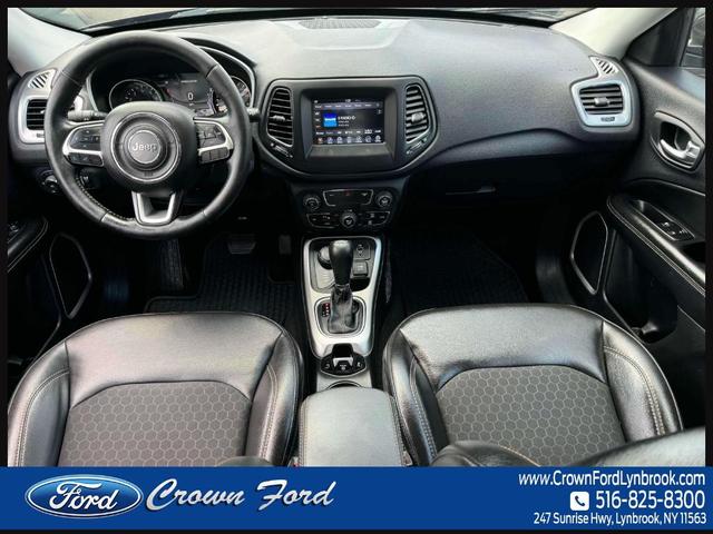 Photo of 2018 Granite Crystal Clearcoat Metallic Jeep Compass