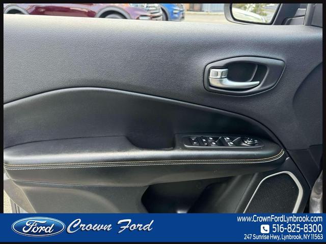Photo of 2018 Granite Crystal Clearcoat Metallic Jeep Compass