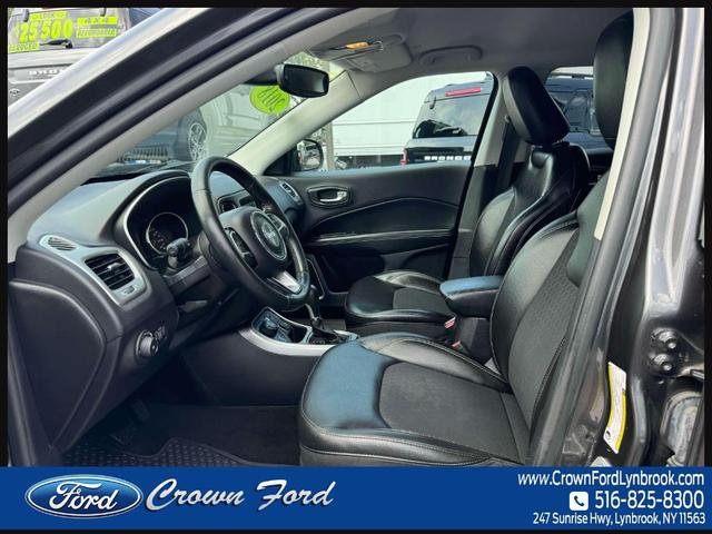 Photo of 2018 Granite Crystal Clearcoat Metallic Jeep Compass