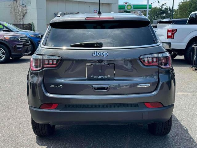 Photo of 2018 Granite Crystal Clearcoat Metallic Jeep Compass