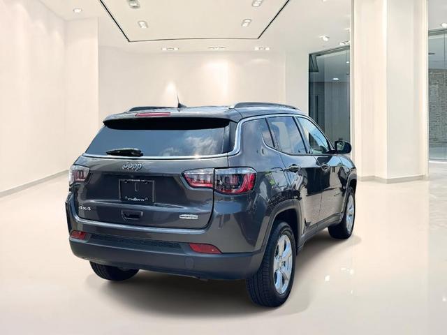 Photo of 2018 Granite Crystal Clearcoat Metallic Jeep Compass