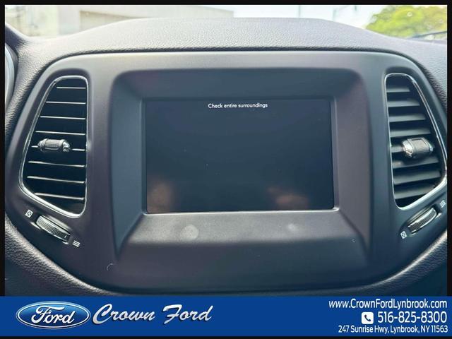 Photo of 2018 Granite Crystal Clearcoat Metallic Jeep Compass