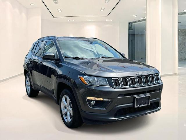 Photo of 2018 Granite Crystal Clearcoat Metallic Jeep Compass