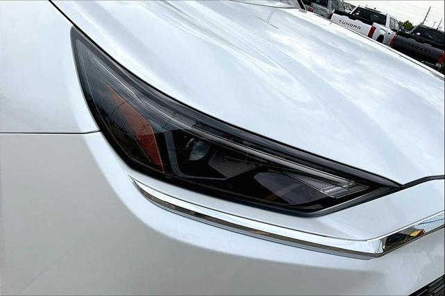 Photo of 2025 Wind Chill Pearl Toyota Grand Highlander