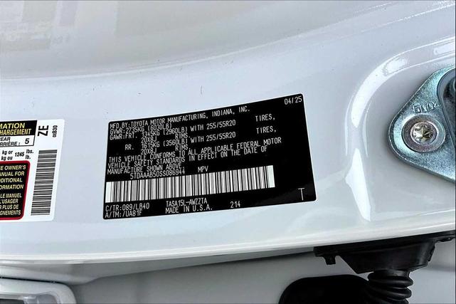 Photo of 2025 Wind Chill Pearl Toyota Grand Highlander