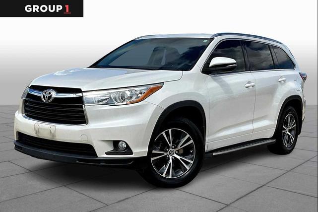 Photo of 2016 Blizzard Pearl Toyota Highlander