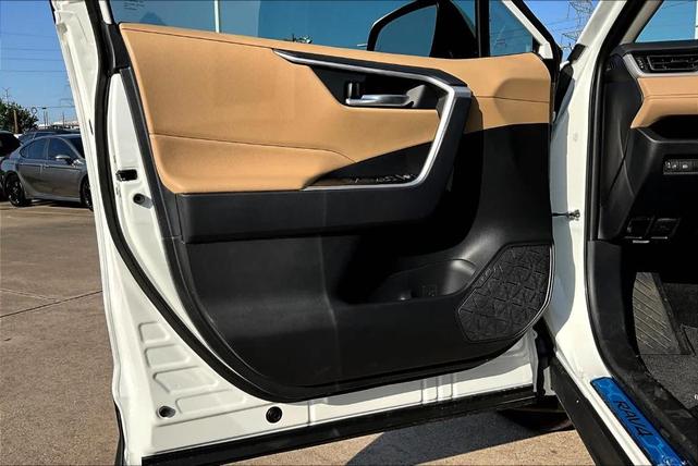 Photo of 2025 White Toyota RAV4