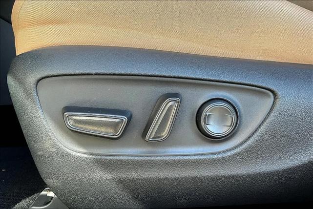 Photo of 2025 White Toyota RAV4