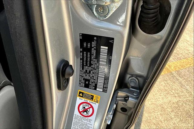 Photo of 2016 Silver Sky Metallic Toyota Highlander Hybrid