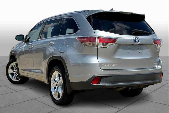 Photo of 2016 Silver Sky Metallic Toyota Highlander Hybrid