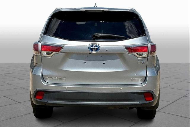 Photo of 2016 Silver Sky Metallic Toyota Highlander Hybrid