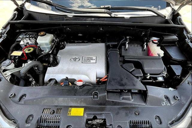 Photo of 2016 Silver Sky Metallic Toyota Highlander Hybrid