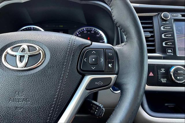Photo of 2016 Silver Sky Metallic Toyota Highlander Hybrid