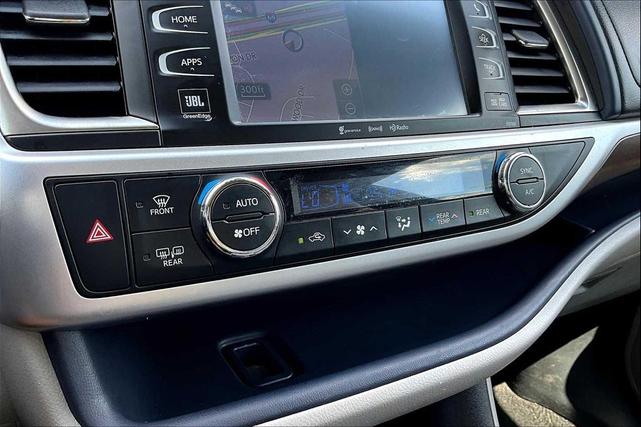 Photo of 2016 Silver Sky Metallic Toyota Highlander Hybrid