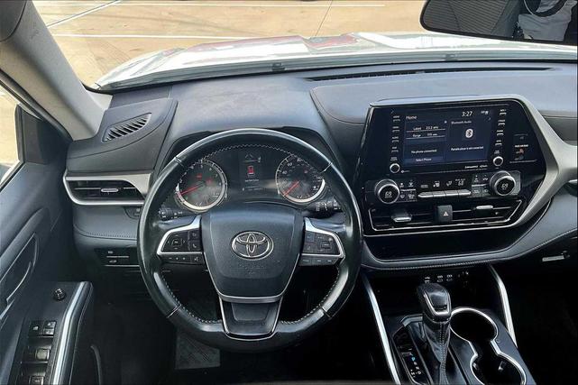 Photo of 2022 Wind Chill Pearl Toyota Highlander