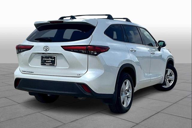 Photo of 2022 Wind Chill Pearl Toyota Highlander