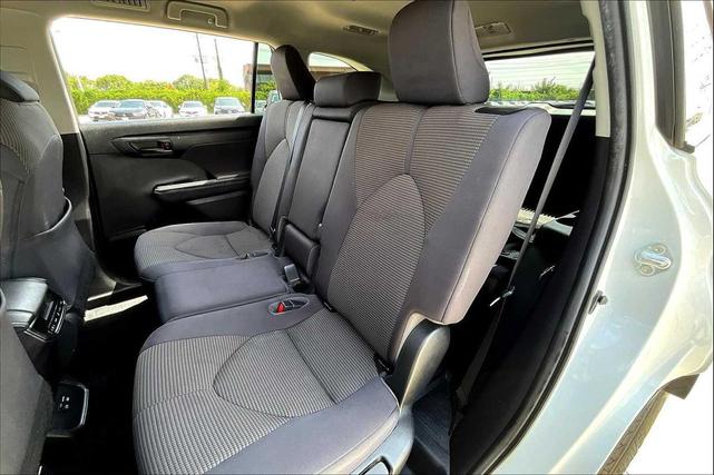 Photo of 2022 Wind Chill Pearl Toyota Highlander
