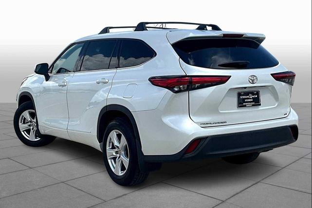 Photo of 2022 Wind Chill Pearl Toyota Highlander