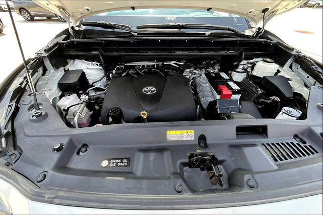 Photo of 2022 Wind Chill Pearl Toyota Highlander