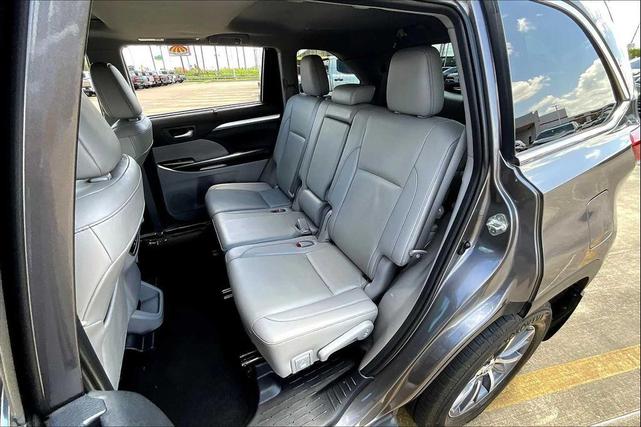 Photo of 2019 Predawn Gray Mica Toyota Highlander