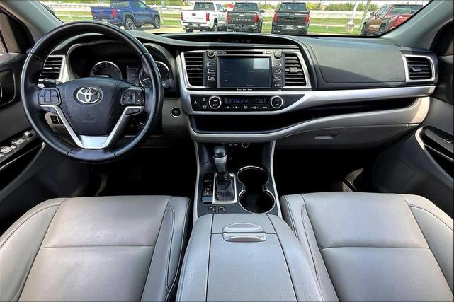 Photo of 2019 Predawn Gray Mica Toyota Highlander