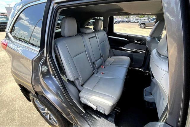 Photo of 2019 Predawn Gray Mica Toyota Highlander