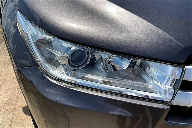 Photo of 2019 Predawn Gray Mica Toyota Highlander