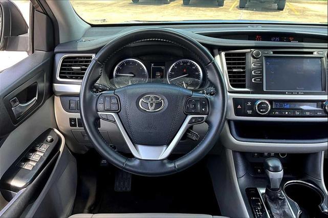 Photo of 2019 Predawn Gray Mica Toyota Highlander