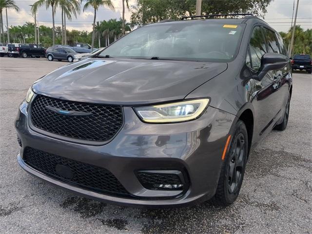 Photo of 2021 Granite Crystal Clearcoat Metallic Chrysler Pacifica Hybrid