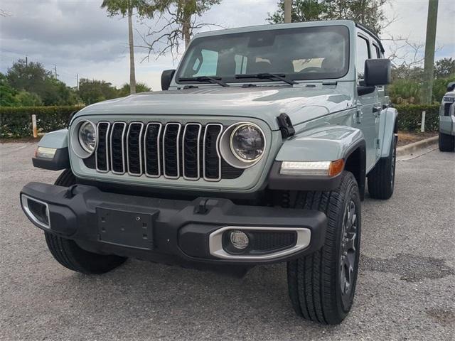 Photo of 2024 Earl Clearcoat Jeep Wrangler
