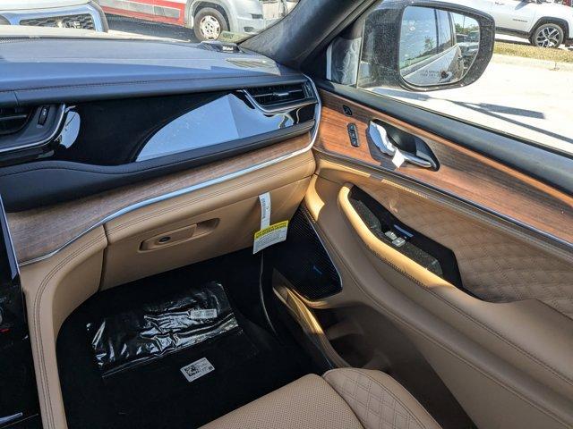 Photo of 2025 Metallic Jeep Grand Cherokee